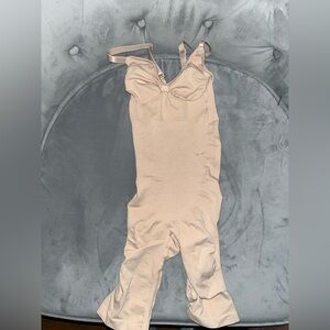 Brand new Skims mid thigh body suit